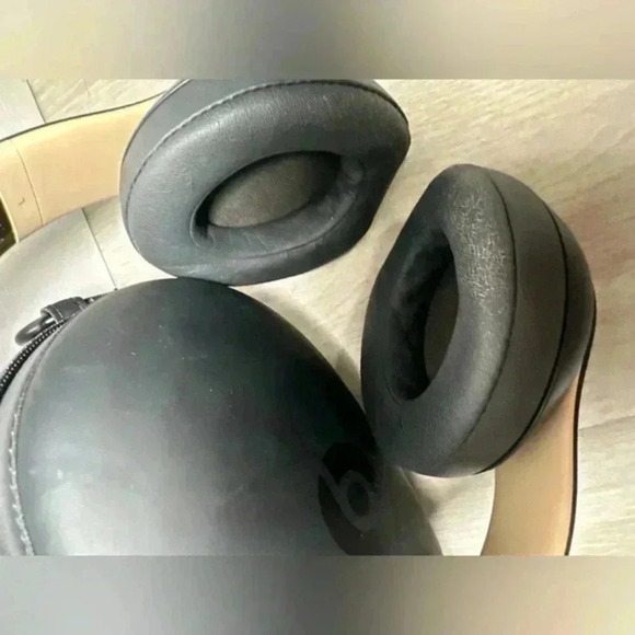 Beats by Dr. Dre Studio3 Bluetooth On Ear‎ Wireless Headphones - Shadow Gray - Picture 7 of 10